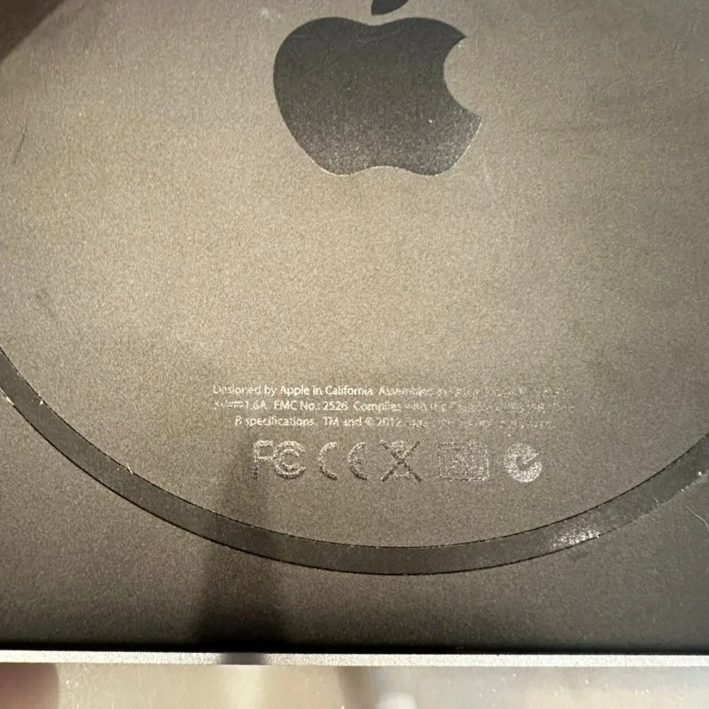 Apple USB SuperDrive External CD DVD Drive Silver Aluminum Model A1379 MD564LL/A